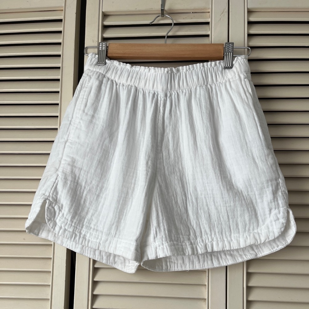 Old Navy White Casual Elastic Waist Shorts